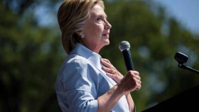 Las sospechas por la salud de Clinton aumentan tras el incidente en Ohio.