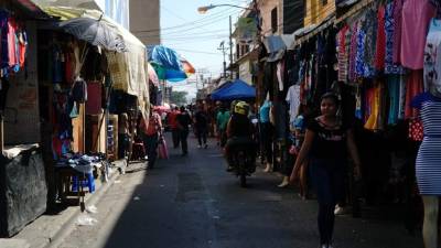 En la tercera avenida, el movimiento comercial de la época comenzó.