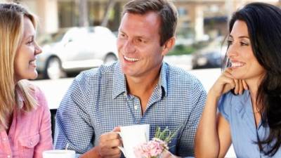 Cifras indican que las mujeres reproducen al menos unas 20 mil palabras al día, mientras que los hombres no más de siete mil.