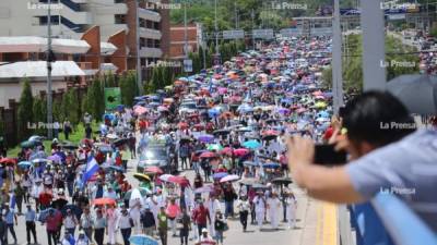 Este día continuaron las protestas por parte de sectores de maestros y médicos en varias ciudades de Honduras. Los manifestantes salieron desde el bulevar Suyapa frente a la Universidad Nacional Autónoma de Honduras.