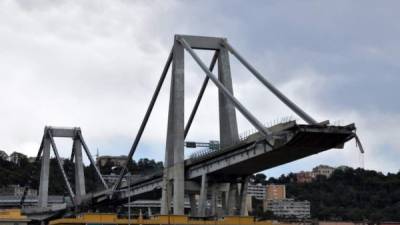 El derrumbe de un gigantesco puente en Génova dejó 39 muertos y decenas de heridos./AFP.