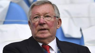 Alex Ferguson reapareció este jueves tras su hospitalización por una hemorragia en su cerebro.