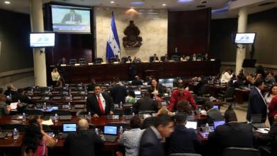 Los diputados ayer en la sesión del Congreso Nacional, en la que conocieron los 103 artículos de la nueva ley que regulará el sector transporte.