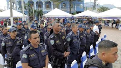 Varios oficiales fueron promovidos.