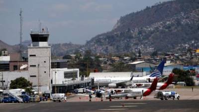 El personal de las terminales aéreas de Honduras ha trabajado durante varios meses previo a la reanudación de los vuelos.