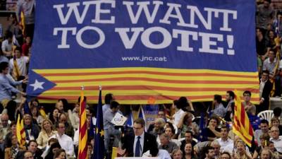 Miles de catalanes salieron a las calles para exigir que se llevara a cabo la consulta independista.