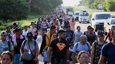 La caravana de más de 4,000 migrantes avanza por Oaxaca hacia el norte de México.