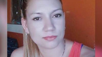 El cuerpo de Marlenis Flores Matute fue trasladado a la morgue de Tegucigalpa tras supuestamente ser lanzada desde un carro en marcha en la carretera hacia el municipio de El Porvenir, Francisco Morazán.