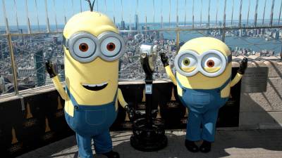 Botargas de los Minions visitan el Empire State Building el 28 de junio de 2022 en la ciudad de Nueva York.