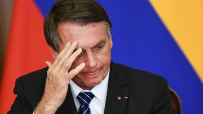 Una comisión investigadora del Senado brasileño recomendó imputar al presidente Jair Bolsonaro por diez delitos durante la gestión de la pandemia.