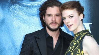 Kit Harington y Rose Leslie se conocieron mientras filmaban la serie de HBO 'Game Of Thrones'// Foto AFP / Frederick M. BROWN.