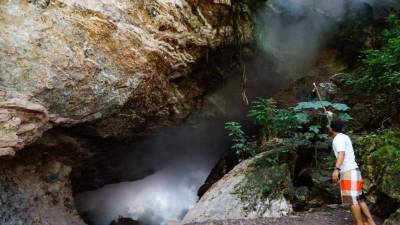 Aquí se puede encontrar barro y azufre volcánico.