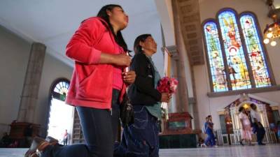 Feligreses acuden a ver la “Morenita” de Honduras, la virgen de Suyapa.