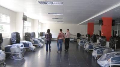 Amplio local y equipo moderno tiene la clínica de diálisis.