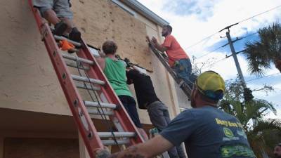 Millones de personas se preparan ante la llegada del potente huracán.