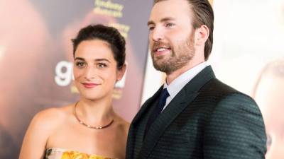 Los actores Jenny Slate y Chris Evans terminaron su noviazgo el pasado febrero.