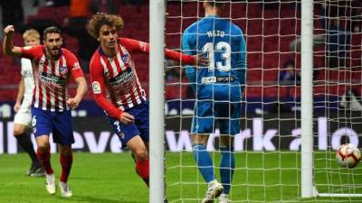 El delantero francés Griezmann marcó el segundo gol del Atlético de Madrid ante Valencia. FOTO AFP.
