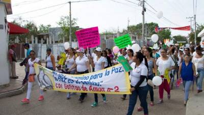 En varias ciudades de Colombia se han generado marchas para pedir por la paz.
