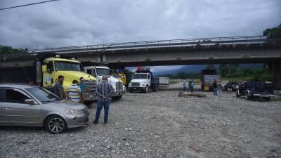 Areneros microempresarios de Atlántida han protagonizado varias protestas para exigir les otorguen permiso para extraer material petreo del río Perla, para evitar el clandestinaje y seguir pagando multas.