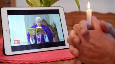 Las parroquias de San Pedro Sula transmitirán las misas mediante transmisión en vivo por Facebook Live. EFE