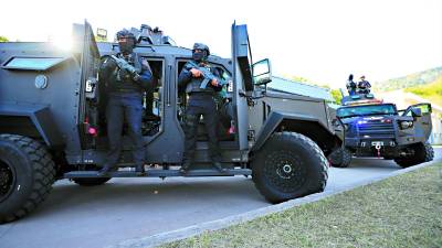 <b>Tres vehículos to</b>doterreno Black Mamba botan aceite; más de 10 millones valen los carros.