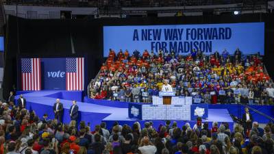 El rapero Eminem presentó al expresidente Barack Obama.