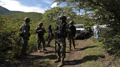 En las nuevas fosas encontradas en Iguala, estado de Guerrero, también se hallaron mochilas, lápices y uniformes, según un líder comunitario.