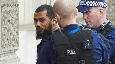 El hombre, de 27 años de edad, fue detenido 'bajo sospecha de posesión de armas'.