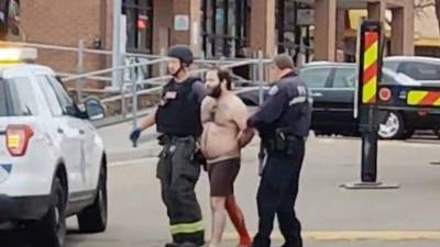 Las autoridades de Boulder (Colorado, EE.UU.) identificaron este martes al autor del tiroteo que dejó diez muertos en un supermercado de esa ciudad como Ahmad Al Aliwi Alissa, de 21 años, y le acusaron de diez cargos de asesinato en primer grado.