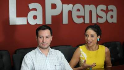 En la imagen David Sandino y María Pérez, miembros del comité organizador.