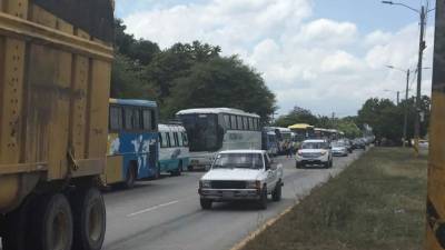 El paro del transporte se realiza en diversas zonas del país.