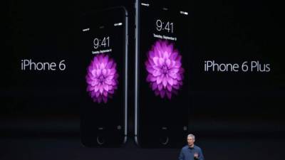 Apple lanzó dos telefonos inteligentes, entre ellos el tan esperado Iphone 6.