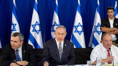 El primer ministro israelí, Benjamin Netanyahu (c), en una reunión extraordinaria del Consejo de Ministros en Jerusalén (Israel), la semana pasada. EFE.
