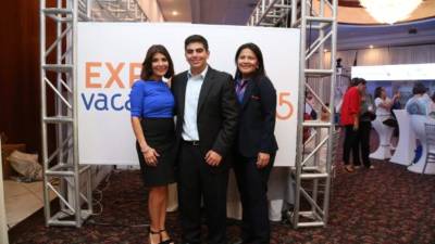 La presidenta de Travel Diunsa Sandra Panayotti junto a su hijo Rodrigo Panayotti Faraj y Vilma Cabrera fueron anfitriones de la nueva edición de esta exposición viajera en la ciudad. Foto: Franklyn Martínez