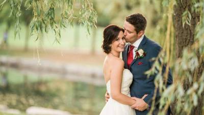 La pareja de esposos Brittany y Clayton Cook.