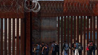 México ofreció acoger a miles de venezolanos expulsados por Estados Unidos.