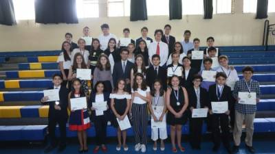 Los alumnos de las diferentes escuelas que se integraron al Global Leadership Summer Camp.