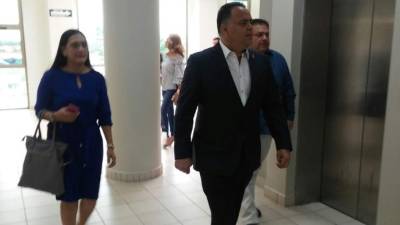 El alcalde Armando Calidonio se presentó a la audiencia para defender a la comuna sampedrana.