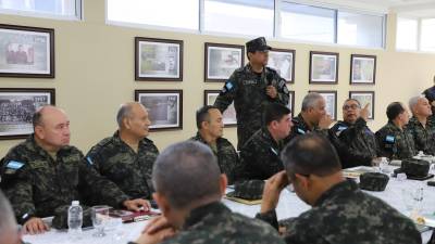 Reunión del alto mando del Ejército con el ministro de Defensa de Honduras.