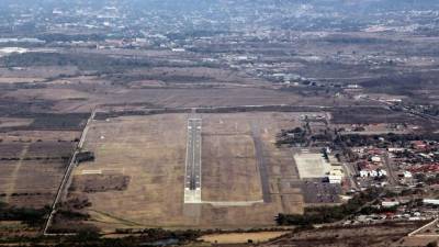 Algunos diputados se oponen al cierre de la terminal aérea de Tegucigalpa.