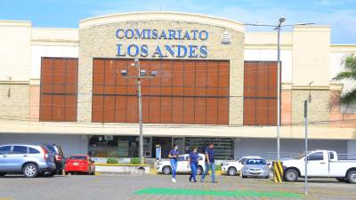 <b><span class=mln_uppercase_mln>Panorama.</span></b> En el parqueo del Comisariato Los Andes se llevará a cabo el <i>flea market </i>este sábado.<span class=mln_uppercase_mln> Foto: MoisÉs Valenzuela.</span>