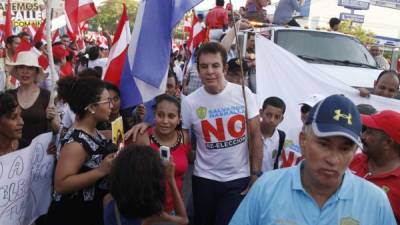 En la marcha estuvo Mauricio Villeda y Salvador Nasralla.