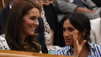 Las duquesas de Cambridge y Sussex se dieron un respiro de sus deberes maritales, y también maternos en el caso de Kate, para disfrutar de la final femenina del torneo de Wimbledon.