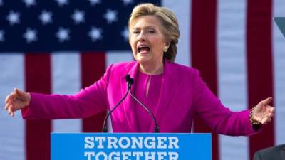 La candidata demócrata para la presidencia de Estados Unidos, Hillary Clinton durante un acto de campaña electoral en el Community College del estado de Carolina del Norte (EE.UU.), este jueves 3 de noviembre de 2016. EFE