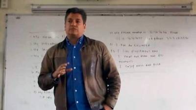 El profesor fue bautizado como #Lordprepa10 en las redes sociales.