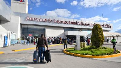 Vista general de la entrada del Aeropuerto Internacional Alfredo Rodríguez Ballón después de estar cerrado durante una semana debido a las protestas en Arequipa, Perú,