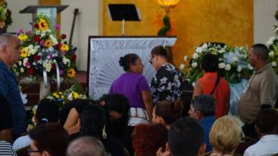 Geovanni Marie Santos fue asesinado ayer por un sicario que ingresó a su negocio para ejecutarlo.