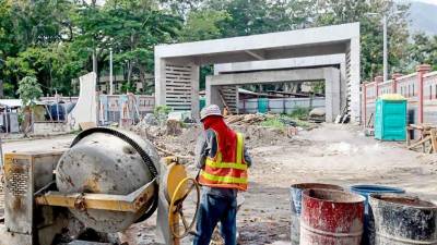 El muro está casi completo e incluso el sistema de iluminación fue inaugurado el año pasado.