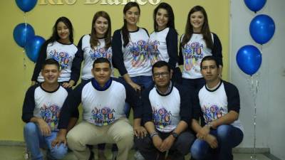 Karen Palomo, Claudia Aguilar, Amalia Murillo, Laura Bonilla y Alejandra Perdomo junto a Julio Suárez, Edilberto Ibarra, Mauricio Alemán y Aníbal Ramos