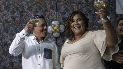 El hondureño viajó a México en la caravana migrante donde conoció a su esposa mexicana.